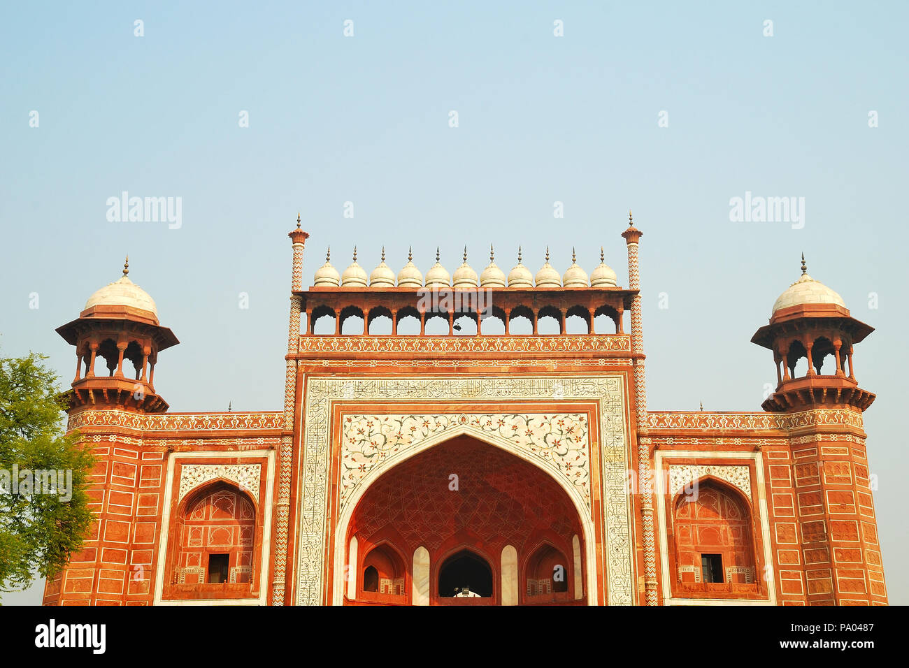 Darwaza-I-Rauza (Porta grande), Taj Mahal complessa, Agra, Uttar Pradesh, India Foto Stock