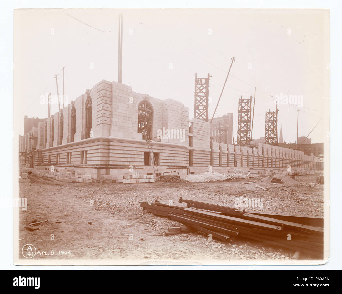 633 esterno opera in marmo - angolo nordoccidentale (NYPL b11524053-489456) Foto Stock