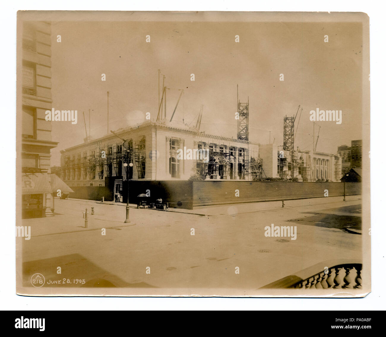 634 esterno opera in marmo, visto dall'angolo sud-est di Fifth Avenue e il quarantesimo Street (NYPL b11524053-489497) Foto Stock