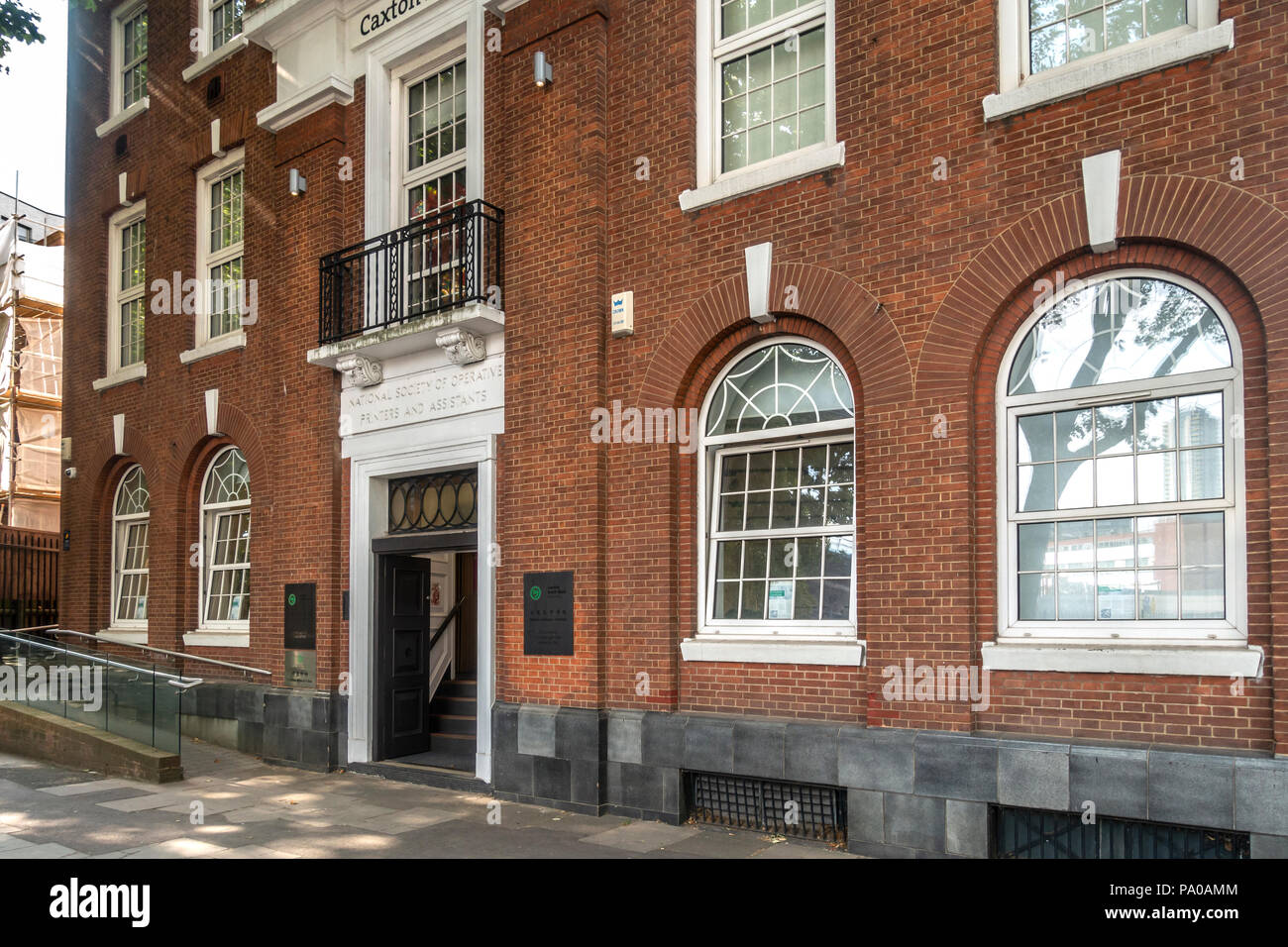 Esterno e l'ingresso, London South Bank Università Confuciana modello Istituto di medicina tradizionale cinese. Caxton House. Foto Stock