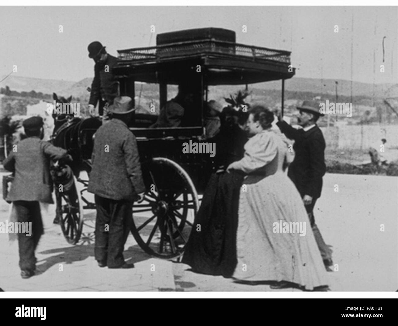 596 Départ en voiture (1896) - Louis Lumière Foto Stock