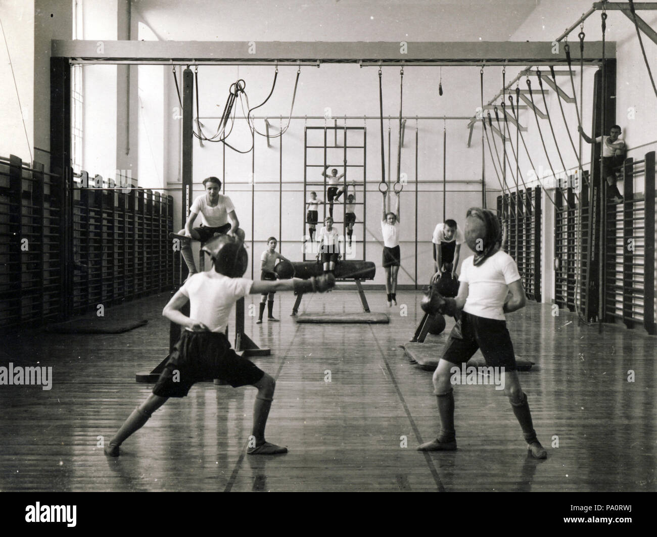 643 Fencer, ringhiera, cavallo, wall-bar, ginnastica mat Fortepan 100169 Foto Stock