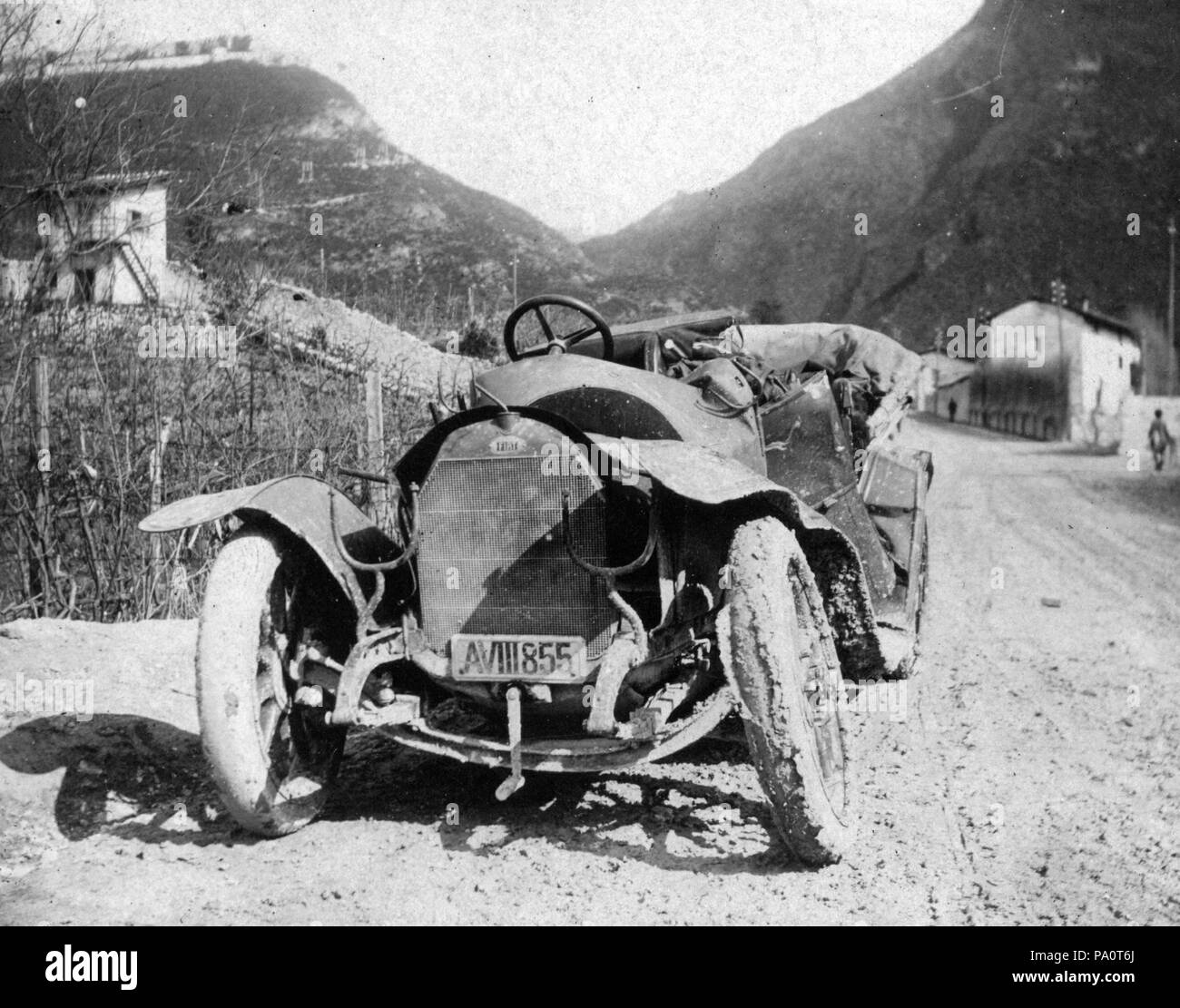 645 Fiat személyautó az olasz frontone. Fortepan 20441 Foto Stock