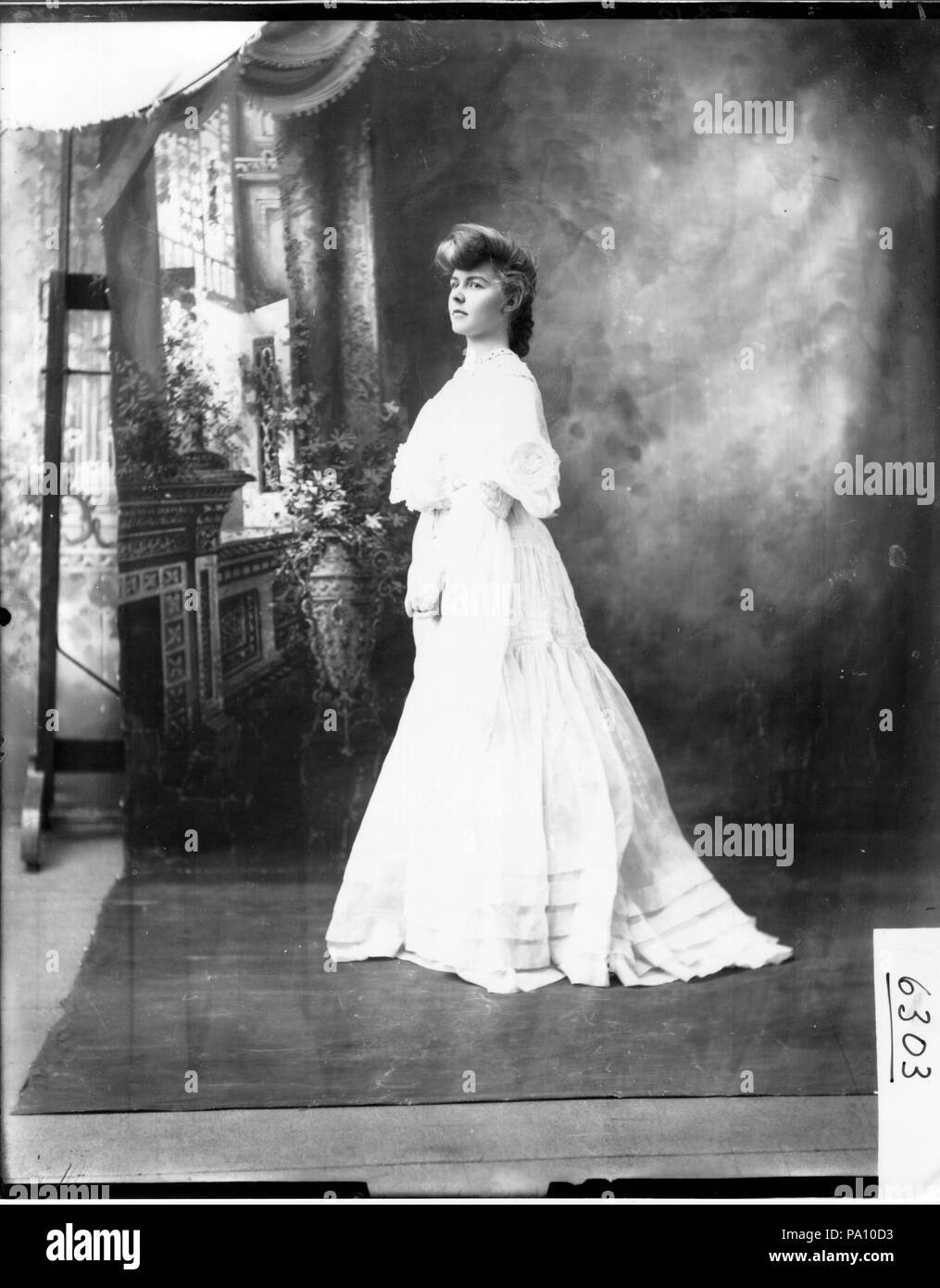 683 a piena lunghezza ritratto fotografia di Fannie Hardy 1904 (3193521655) Foto Stock
