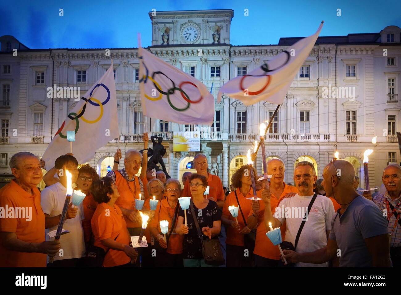 Torino, Italia. Xix |Luglio, 2018. Fiaccolata in sostegno di Torino Olympic città candidata per il 2026 Giochi Invernali. Foto Stock