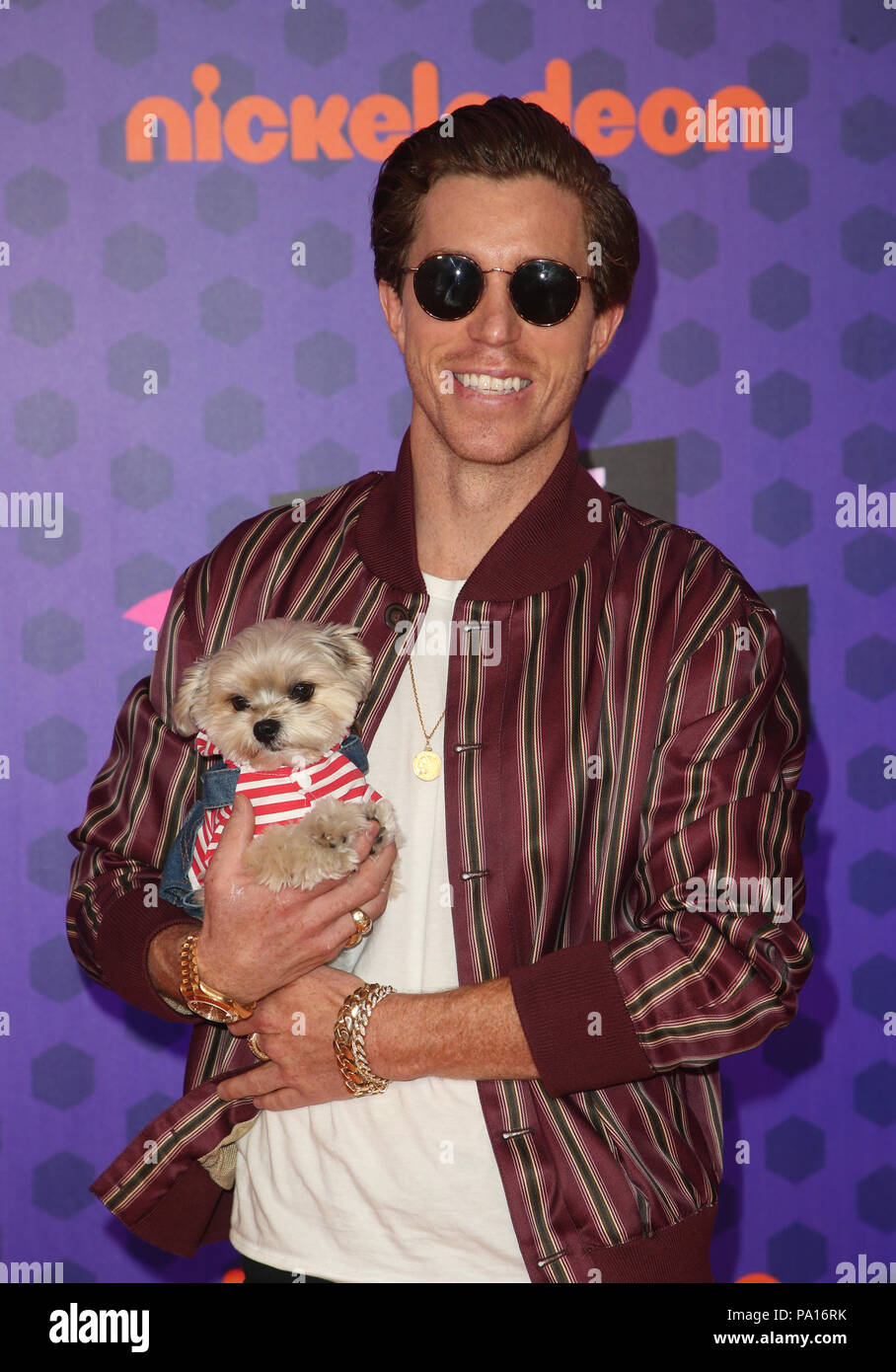 Luglio 19, 2018 - Santa Monica, California, Stati Uniti - SHAUN WHITE con un cane a Nickelodeon Kids' scelta Sports Awards 2018 tenutasi a Barker Hangar. (Credito Immagine: © Faye Sadou/AdMedia via ZUMA filo) Foto Stock