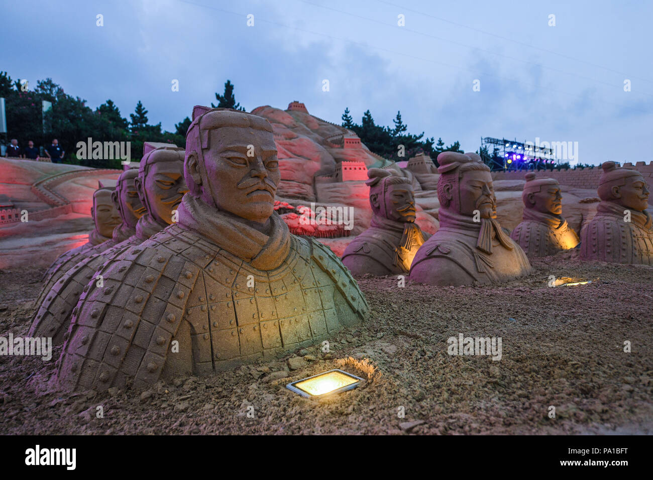 Zhoushan. Il 20 luglio, 2018. Foto scattata a luglio 20, 2018 mostra le sculture di sabbia del Festival Internazionale delle sculture di sabbia a Zhoushan, est della Cina di Provincia dello Zhejiang. Il festival si è aperta il venerdì e durerà da questo mese di luglio a maggio del prossimo anno. Credito: Xu Yu/Xinhua/Alamy Live News Foto Stock