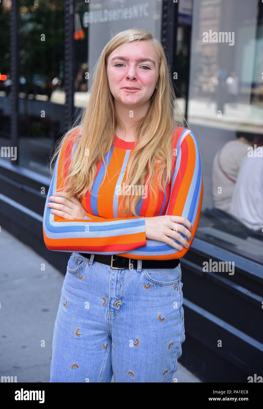 New York, NY, STATI UNITI D'AMERICA. Il 20 luglio, 2018. Elsie Fisher, visto a costruire serie per promuovere l ottavo grado fuori e circa per celebrità Candids - Ven, New York, NY, 20 luglio 2018. Credito: Derek Storm/Everett raccolta/Alamy Live News Foto Stock