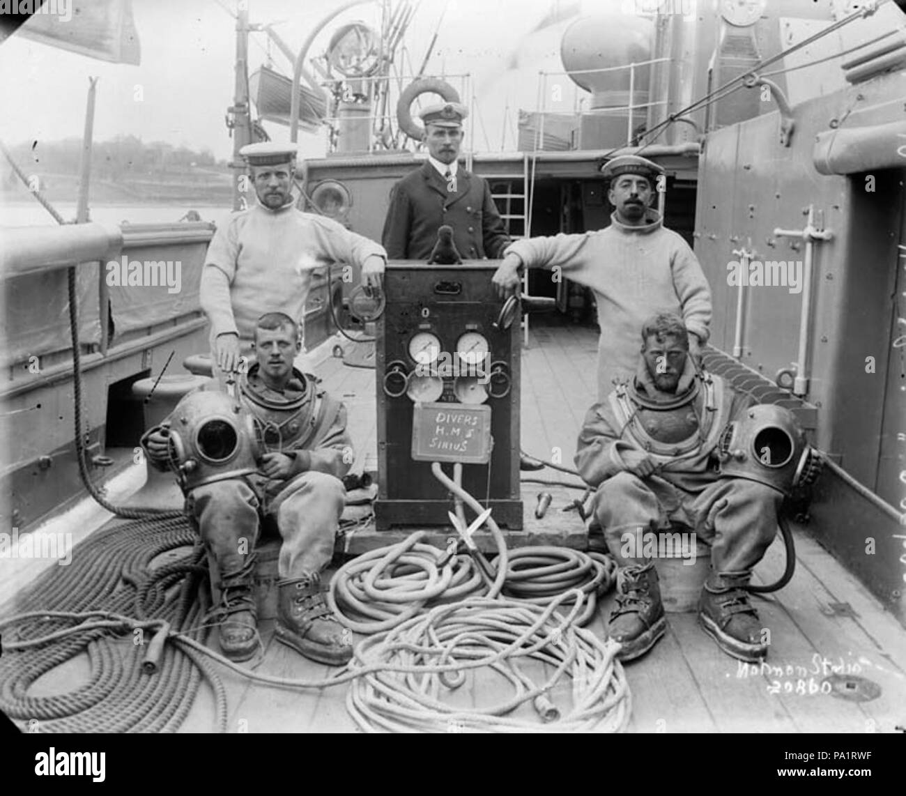 67 tuffatori del dispositivo HMS Sirius a Halifax circa 1894 3332983 LAC Foto Stock