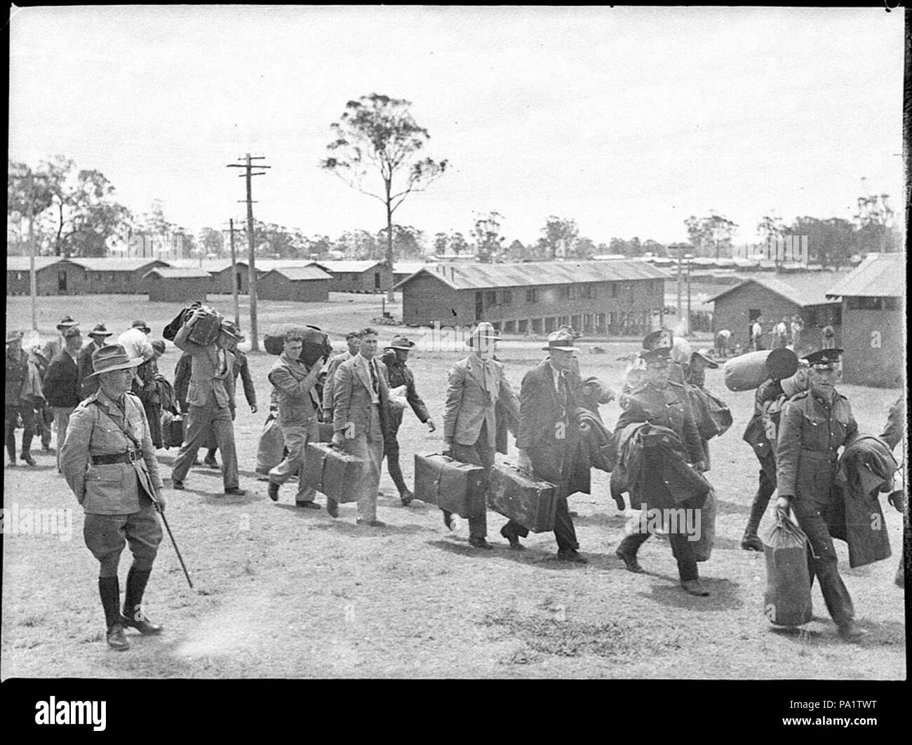 249 SLNSW 25316 truppe in movimento in Ingleburn Foto Stock