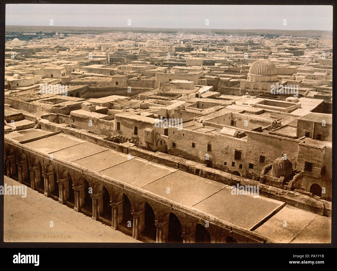 678 Dal minareto della Grande Moschea, Kairwan, Tunisia-LCCN2001699374 Foto Stock