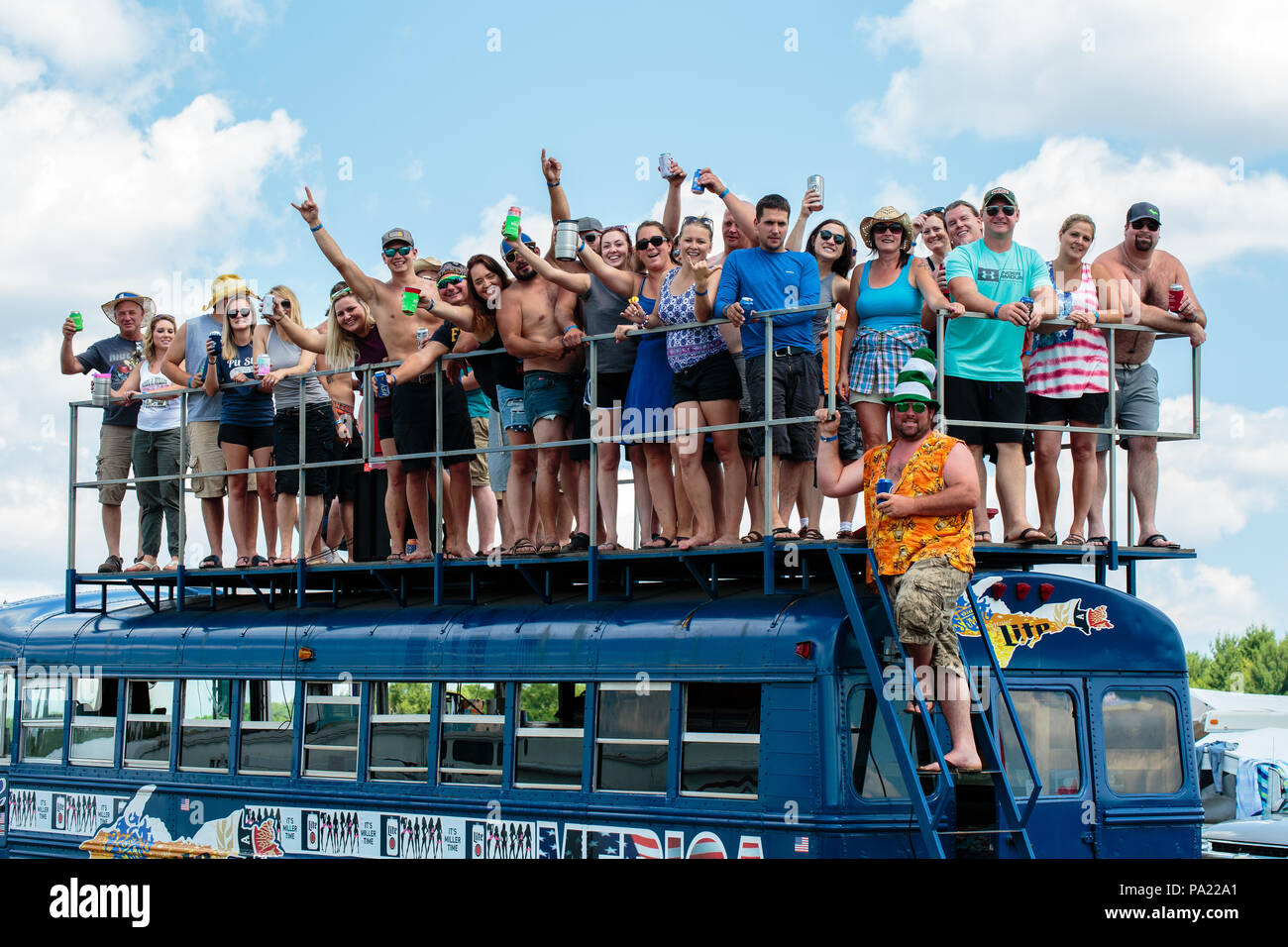 Camper sulla parte superiore di un autobus a Hodag Festival della Musica Country renano, Wi. Luglio 2018-2520.jpg Foto Stock