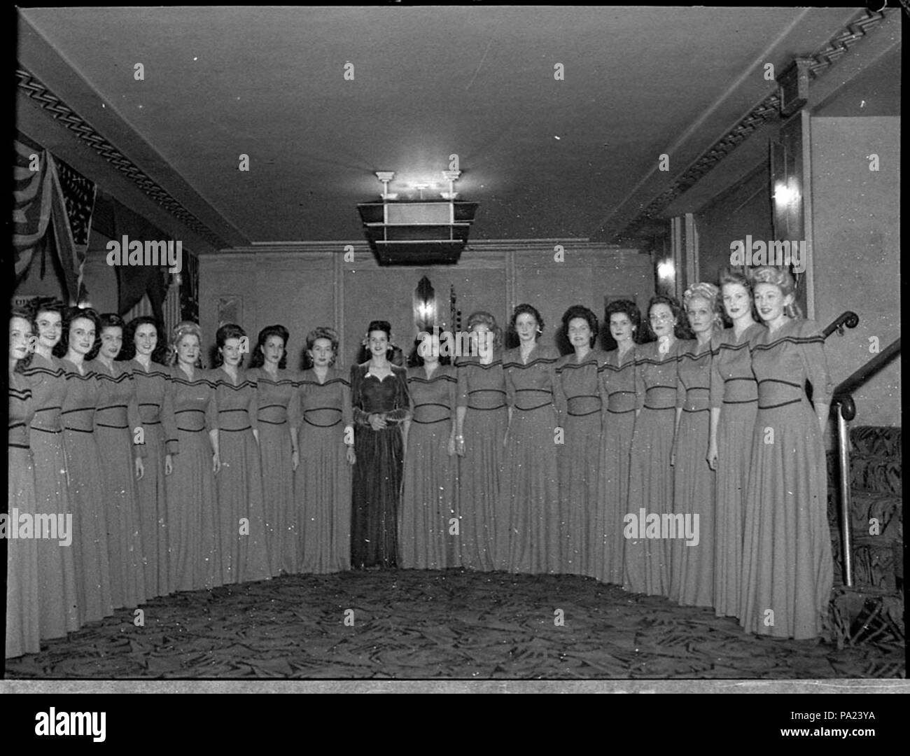 250 26458 SLNSW Premiere di approcci occidentali Embassy Theatre presi per British Empire Film Foto Stock