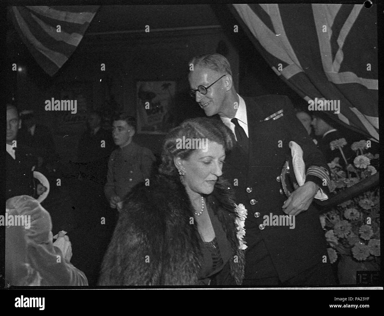 250 26484 SLNSW Premiere di approcci occidentali Embassy Theatre presi per British Empire Film Foto Stock