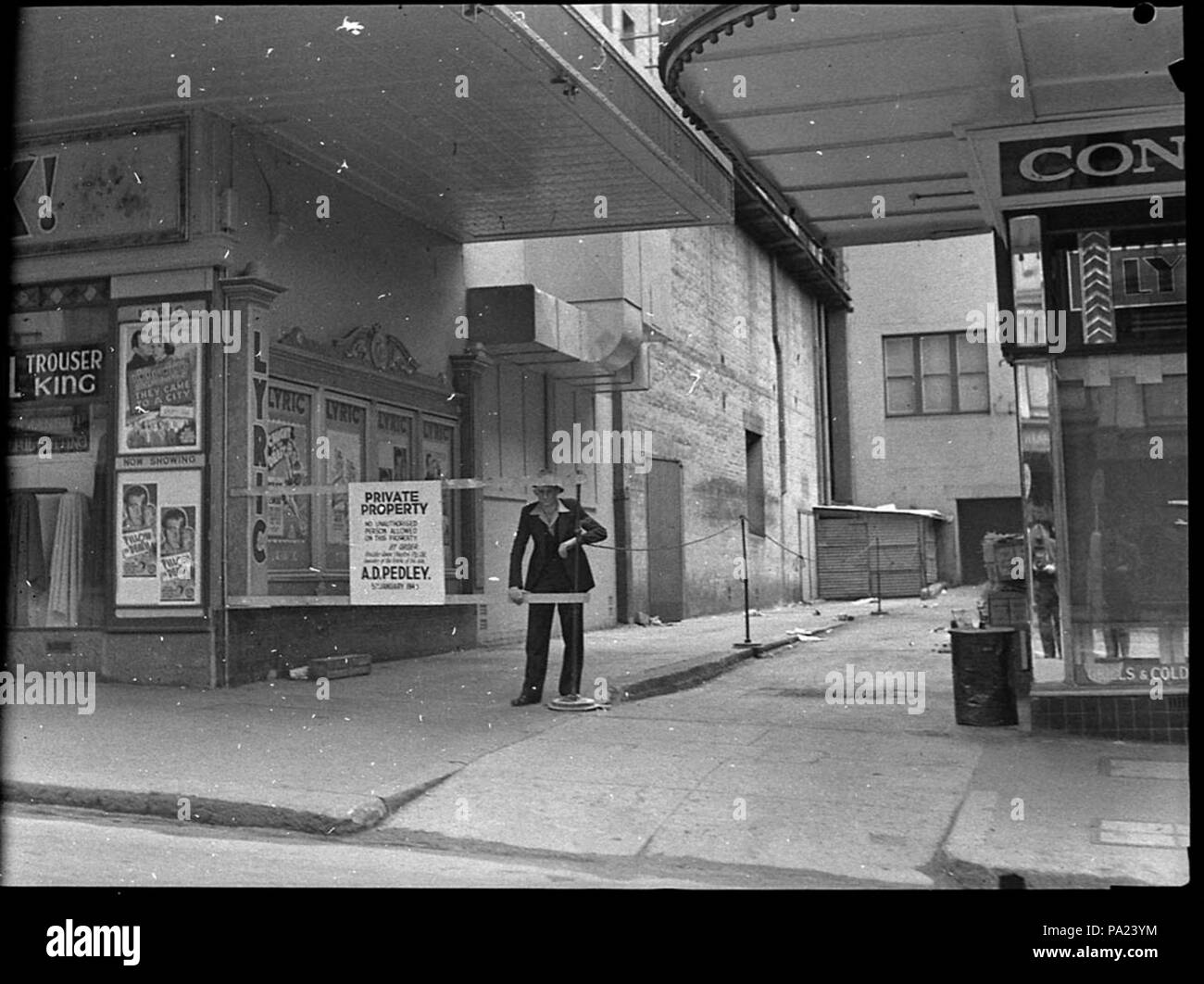 250 26541 SLNSW ANNUNCIO Pedley proprietà privata segno Lyric Lane prese per unione teatri Foto Stock