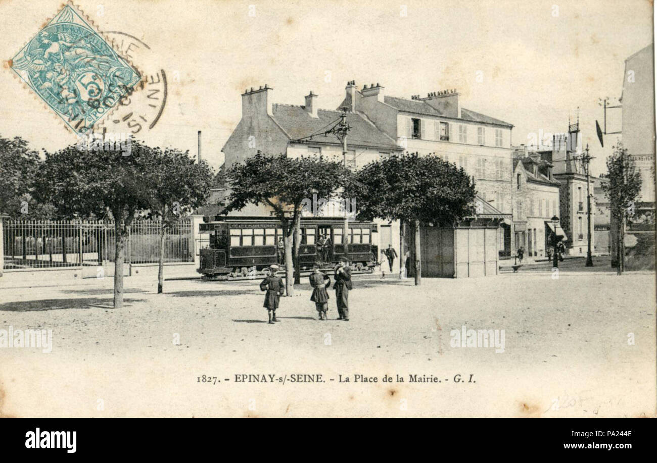 . Français : Carte postale ancienne éditée par GI, N° 1827 Épinay-sur-Seine : La Place de la mairie Vue en gros plan d'une motrice du tram Enghien - Trinité. L'emplacement est celui de l'ancienne Mairie d'Épinay, avant qu'elle n'emménage dans ses locaux actuels, le 'Château du Roi d'Espagne" . prima di 1904 711 GI 1827 - EPINAY - La Place de la Mairie Foto Stock