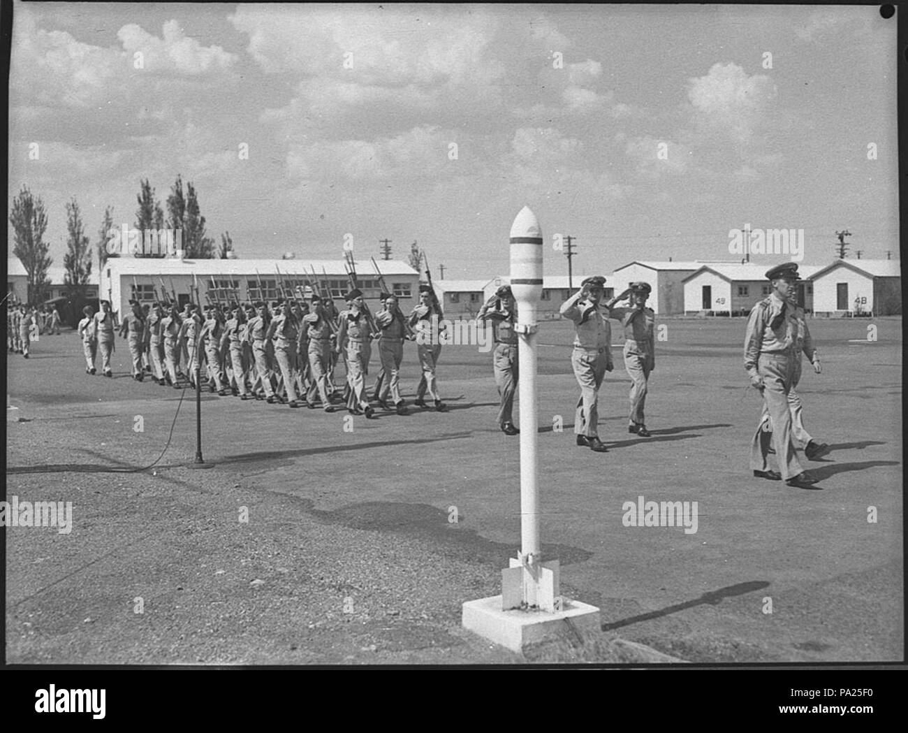 257 SLNSW 32081 Servizio nazionale di tirocinanti che passano fuori parade Foto Stock