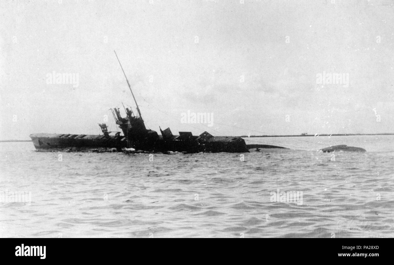 Den britiske ubåd E.13 grundstødt ved Svaneklapperne den 19. agosto 1915. 114 HMS E13 incagliato 1915 Foto Stock