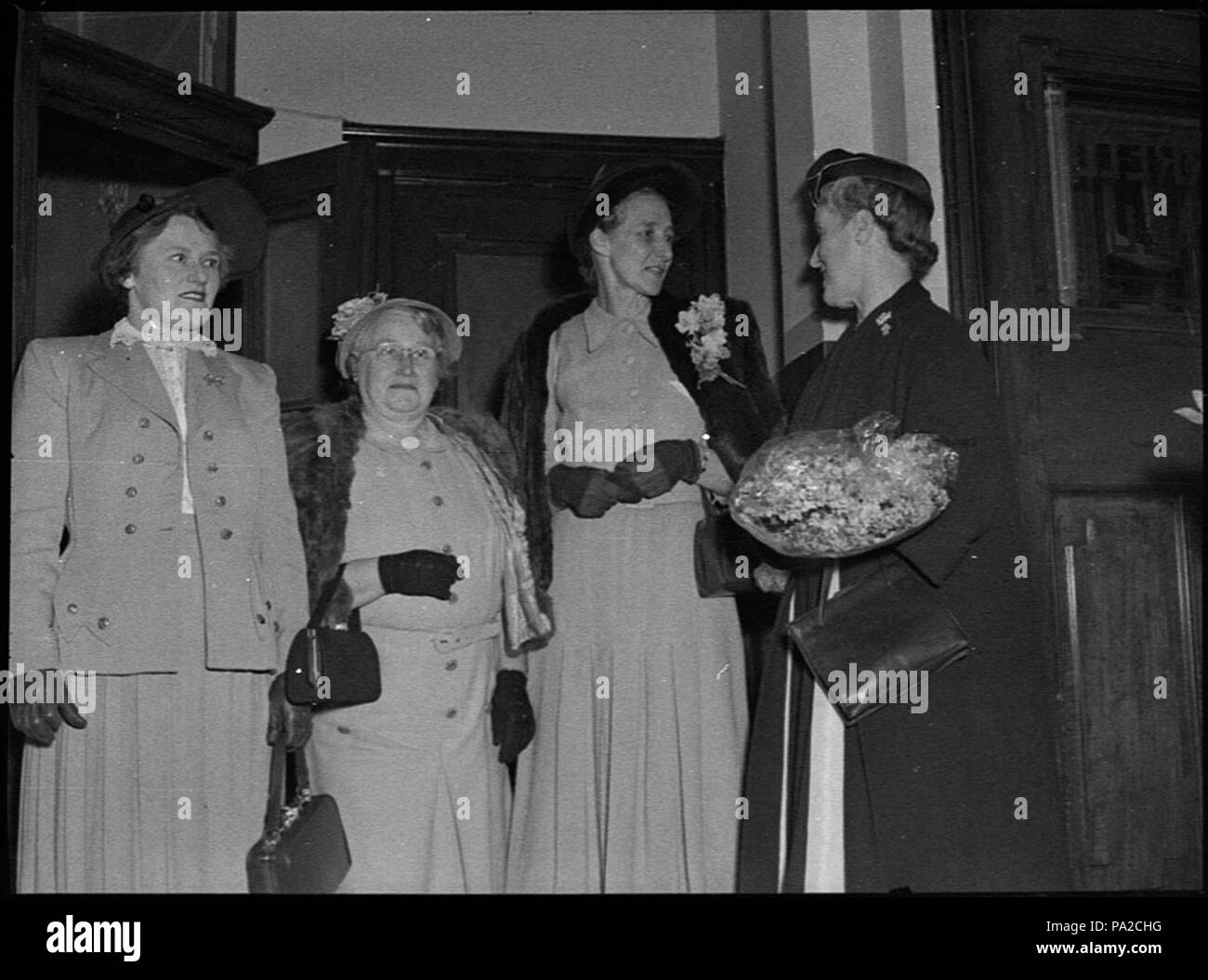 258 32976 SLNSW Lady Slim al Royal Hospital di Newcastle anche Sir William Slim Foto Stock