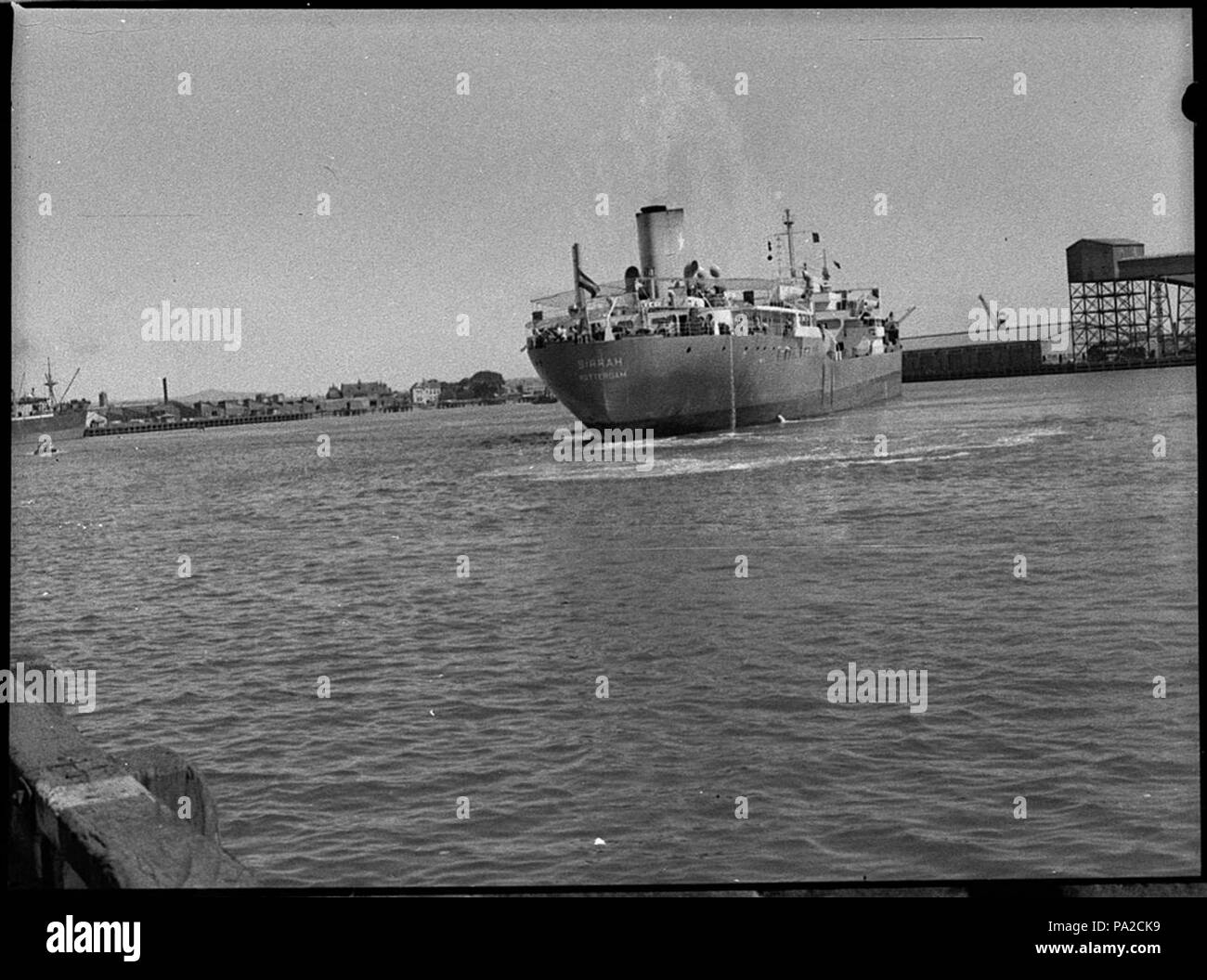 258 SLNSW 33074 Tug sciopero il porto di Newcastle tanker Sirrah lascia senza aiuto Foto Stock