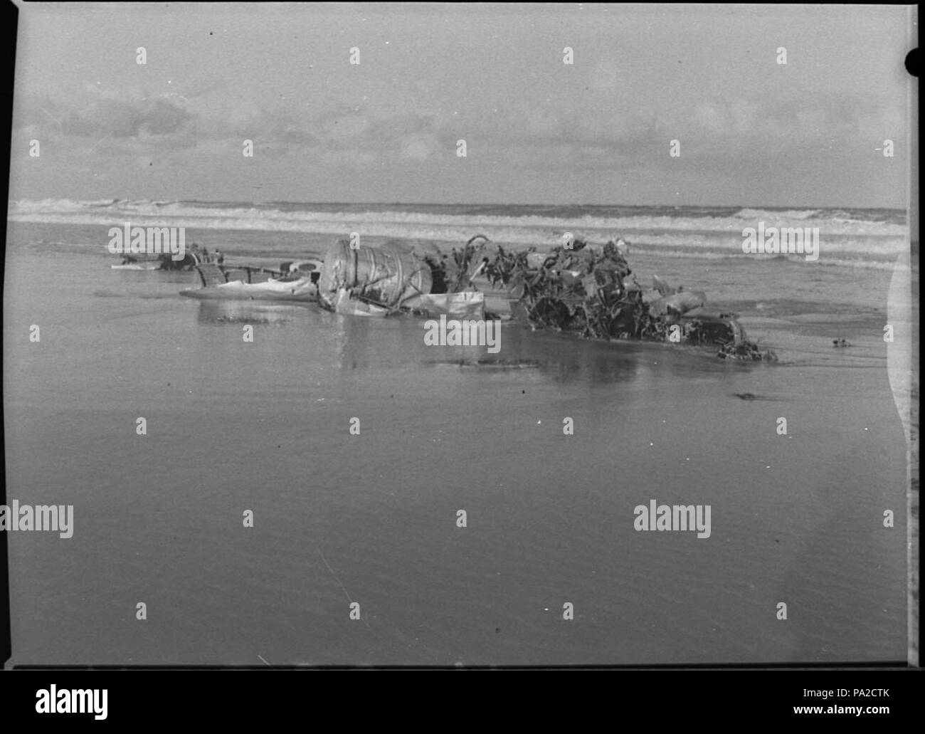 257 32658 SLNSW relitto del Gloster Meteor jet da combattimento da Williamtown sulla spiaggia a 12 miglia a nord di Newcastle Foto Stock