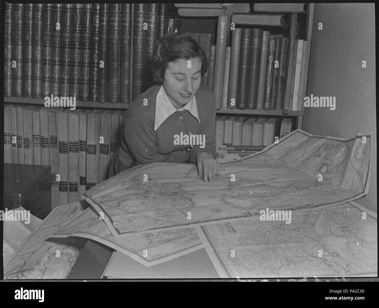 257 32789 SLNSW mappe in libreria Foto Stock