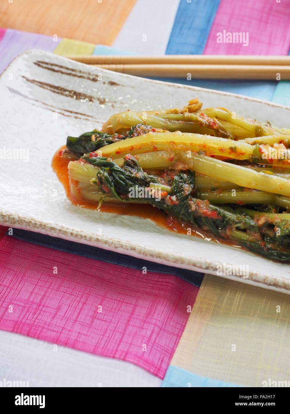 Cibo coreano giovani kimchi di rafano Foto Stock