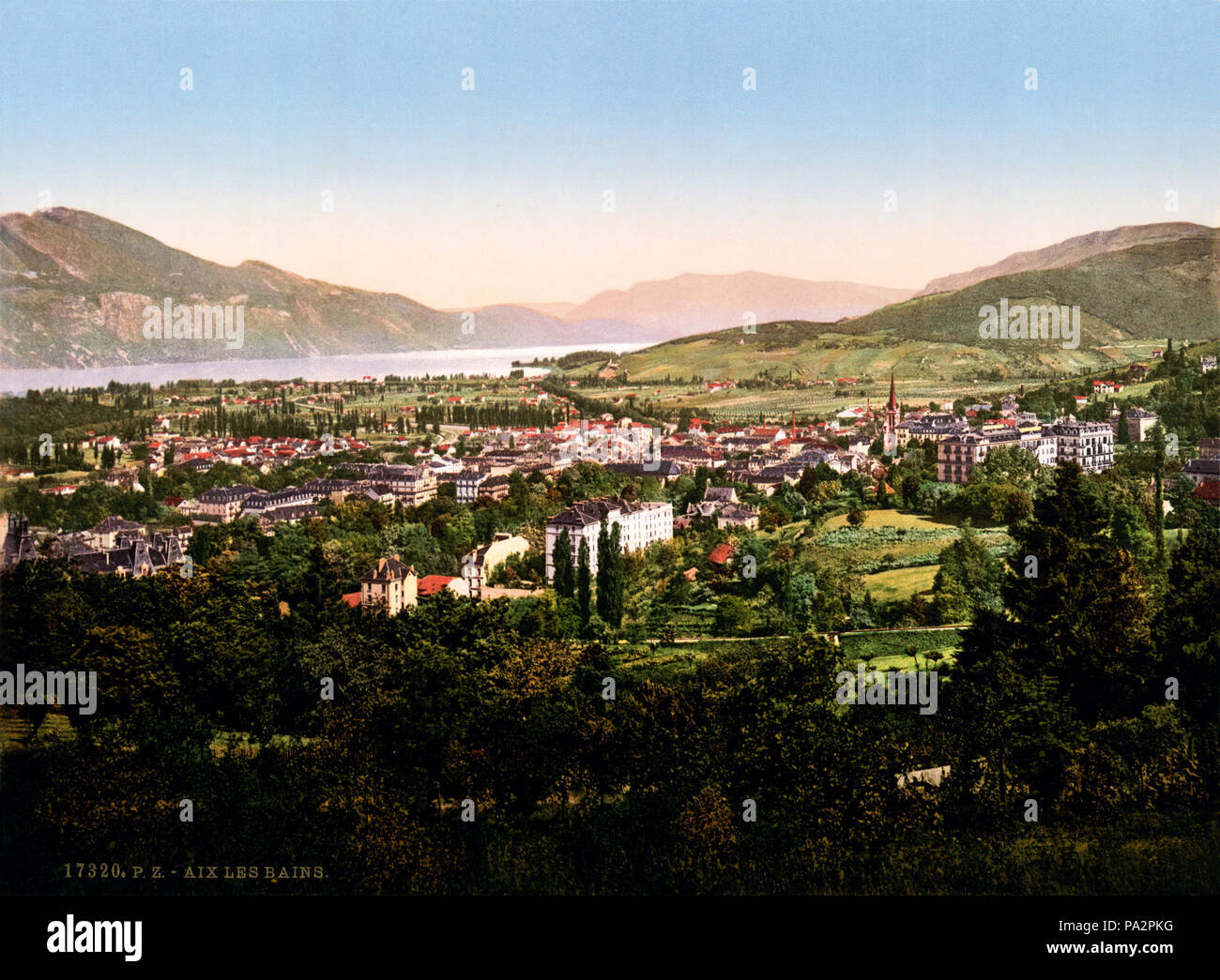 . Vista generale di Aix-les-Bains, Savoia, Francia. 1 photomechanical print : photochrom, colore. Tra il 1890 e il 1900 107 Aix-les-Bains, Savoia, Francia, 1890-1900 Foto Stock