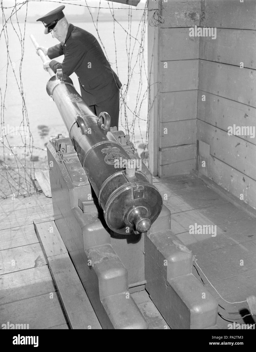 159 il caricamento delle ore 9 pistola Vancouver 1943 Foto Stock