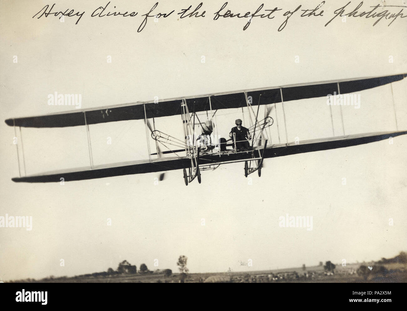 3 "Hoxey (sic) immersioni per il beneficio del fotografo." Arch Hoxsey presso la International Air soddisfare, Kinloch campo. Ottobre 1910 Foto Stock