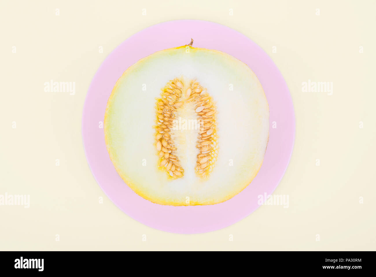 Moda rmelon su sfondo color pastello. Foto Stock