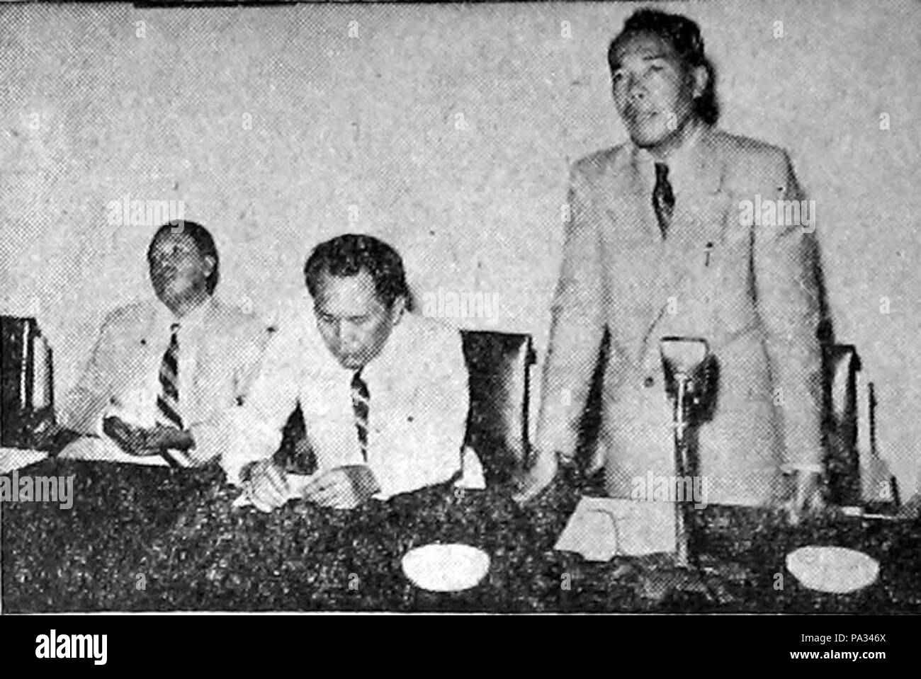 174 Ministro dell Economia cambiare SUARA li Merdeka 13 Nov 1954 p1 Foto Stock