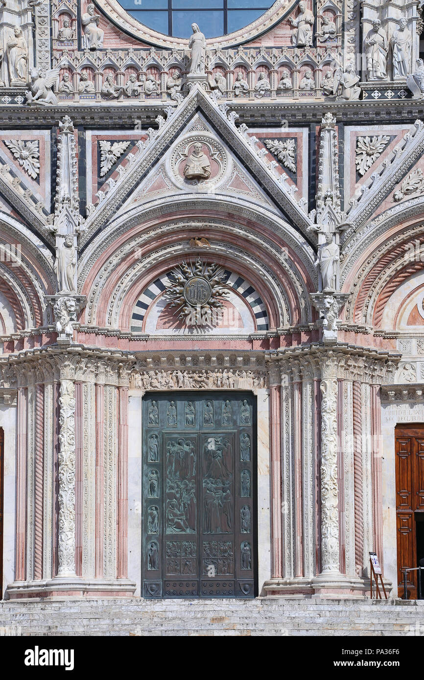 Cattedrale di Siena (Dettagli) è un borgo medievale Foto Stock