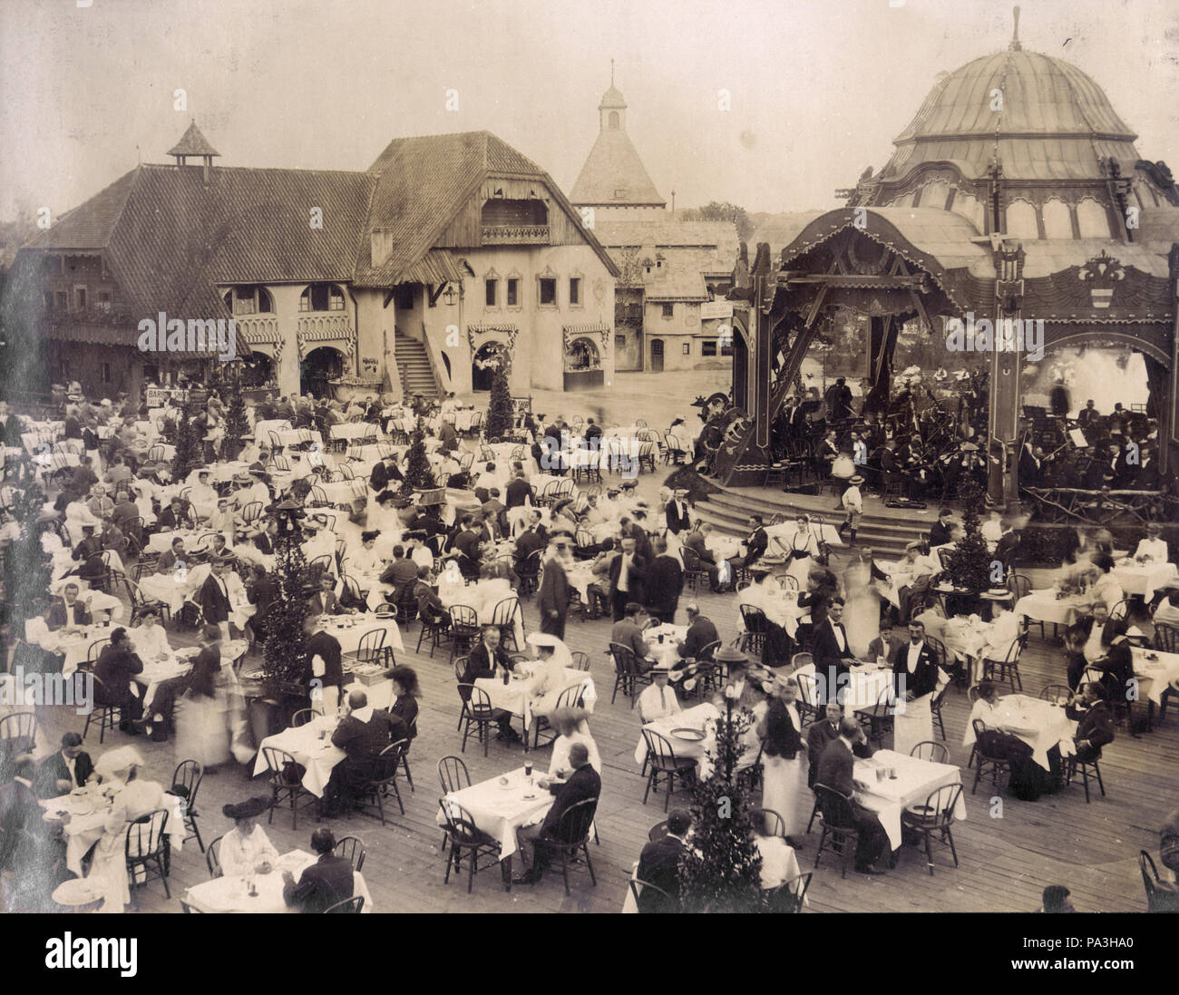 343 Concerto su Plaza presso le Alpi Tirolesi su il luccio al 1904 della fiera del mondo Foto Stock
