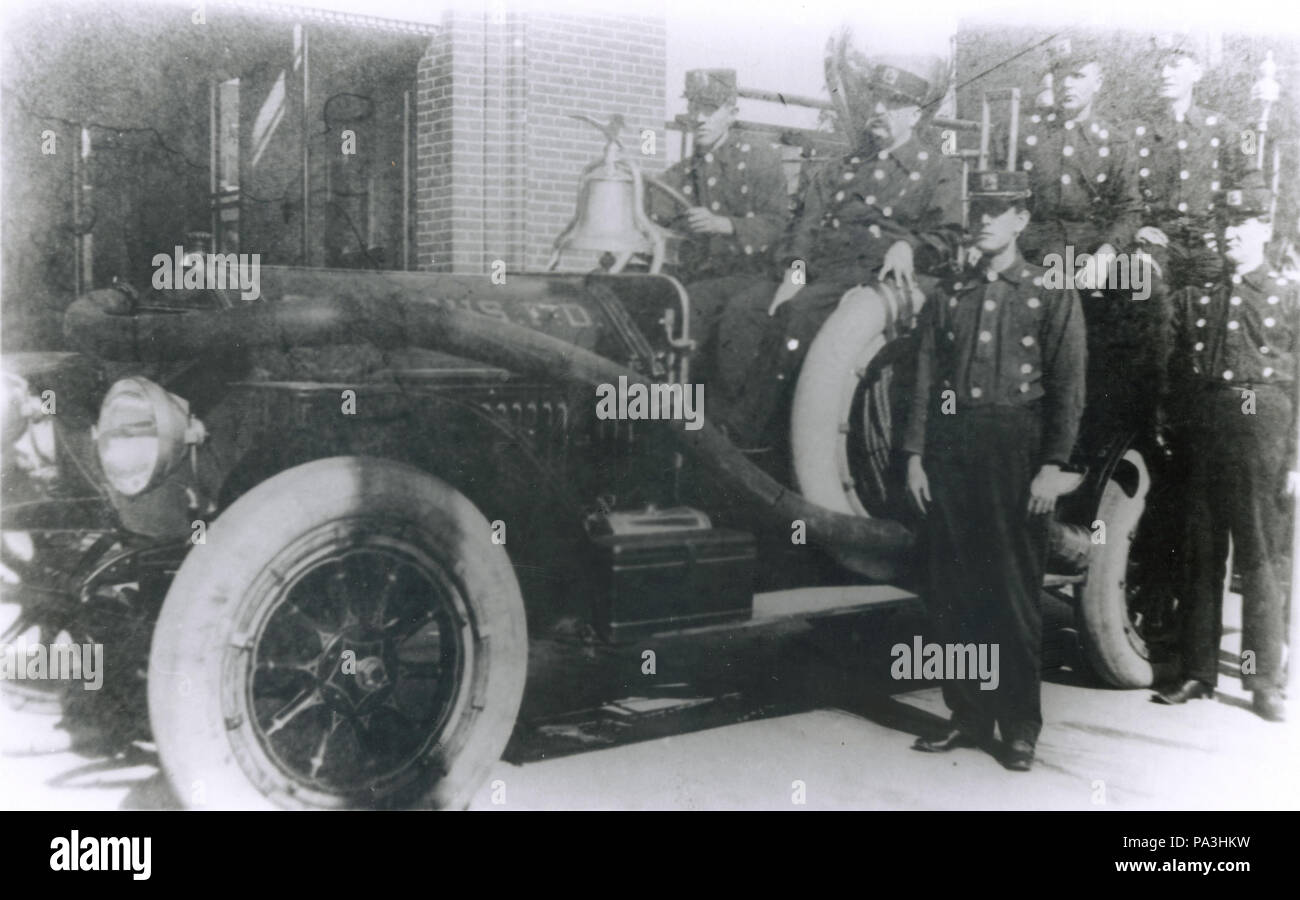 651 Primo motore-apparato condotto in San Luigi dei Vigili del Fuoco. Testato a motore Co. 32 luglio 1910, assegnato al motore Co. 36, 1 Dic 1910. Webb seconda misura 700 gpm pumper, modello 1910 Foto Stock
