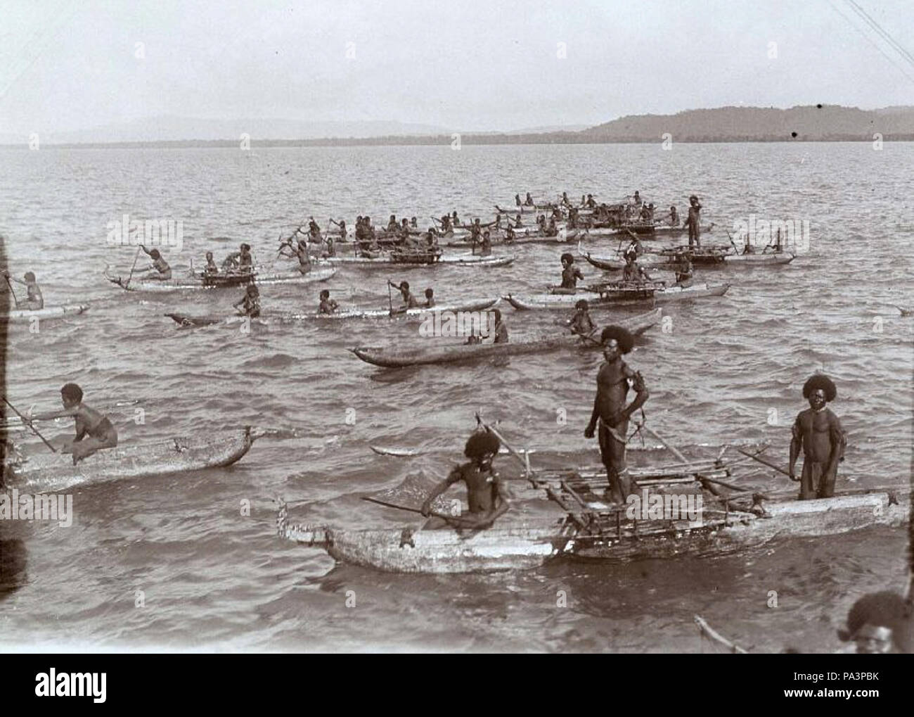 206 Prauwen incontrato Papua in de Humboldt-baai bij het vertrek van h... - Collectie stichting Nationaal Museum van Wereldculturen - TM-60010062 Foto Stock