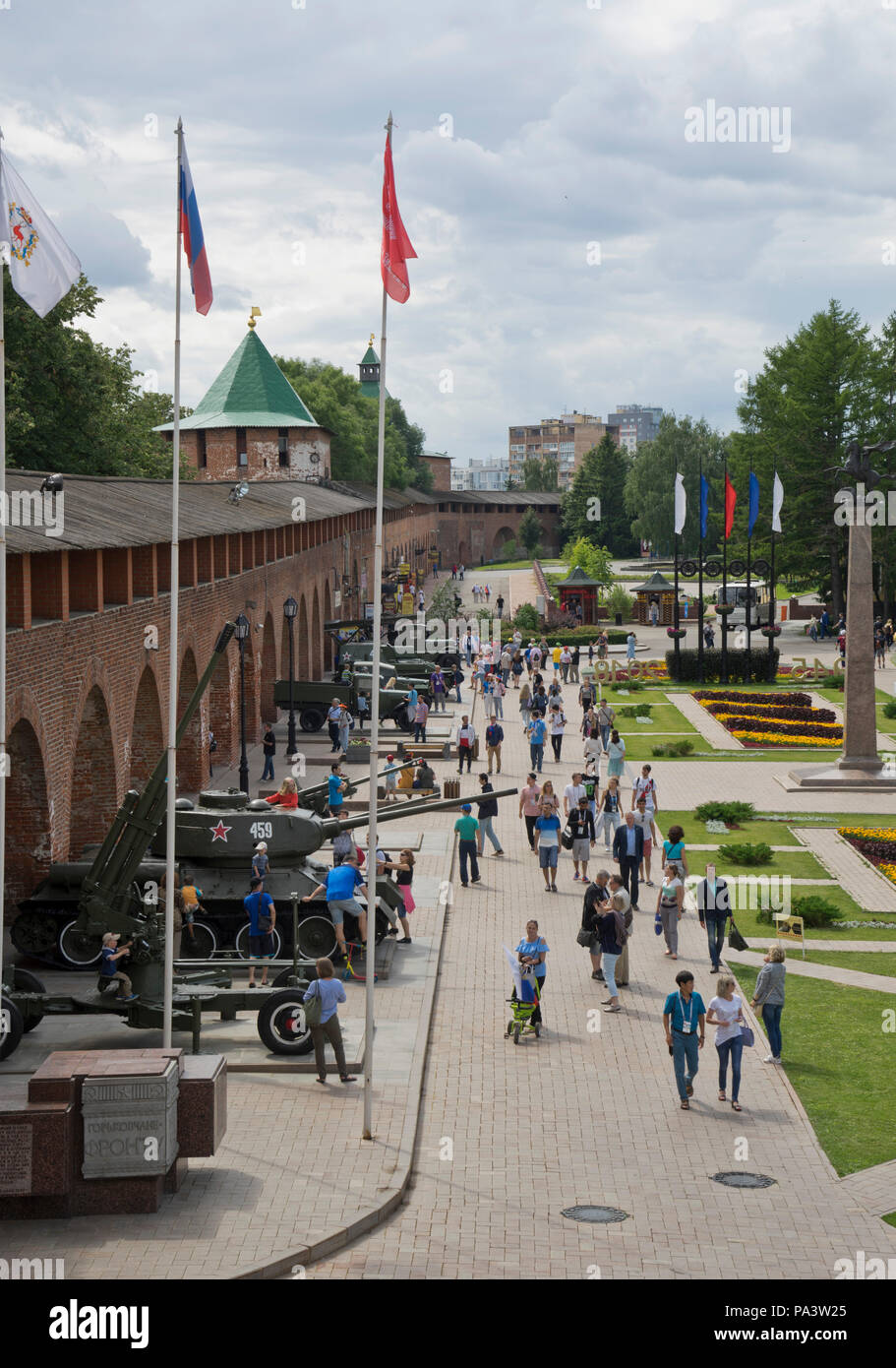 I visitatori della fortezza del Cremlino a Nizhny Novgorod sul fiume Volga, Russia Foto Stock