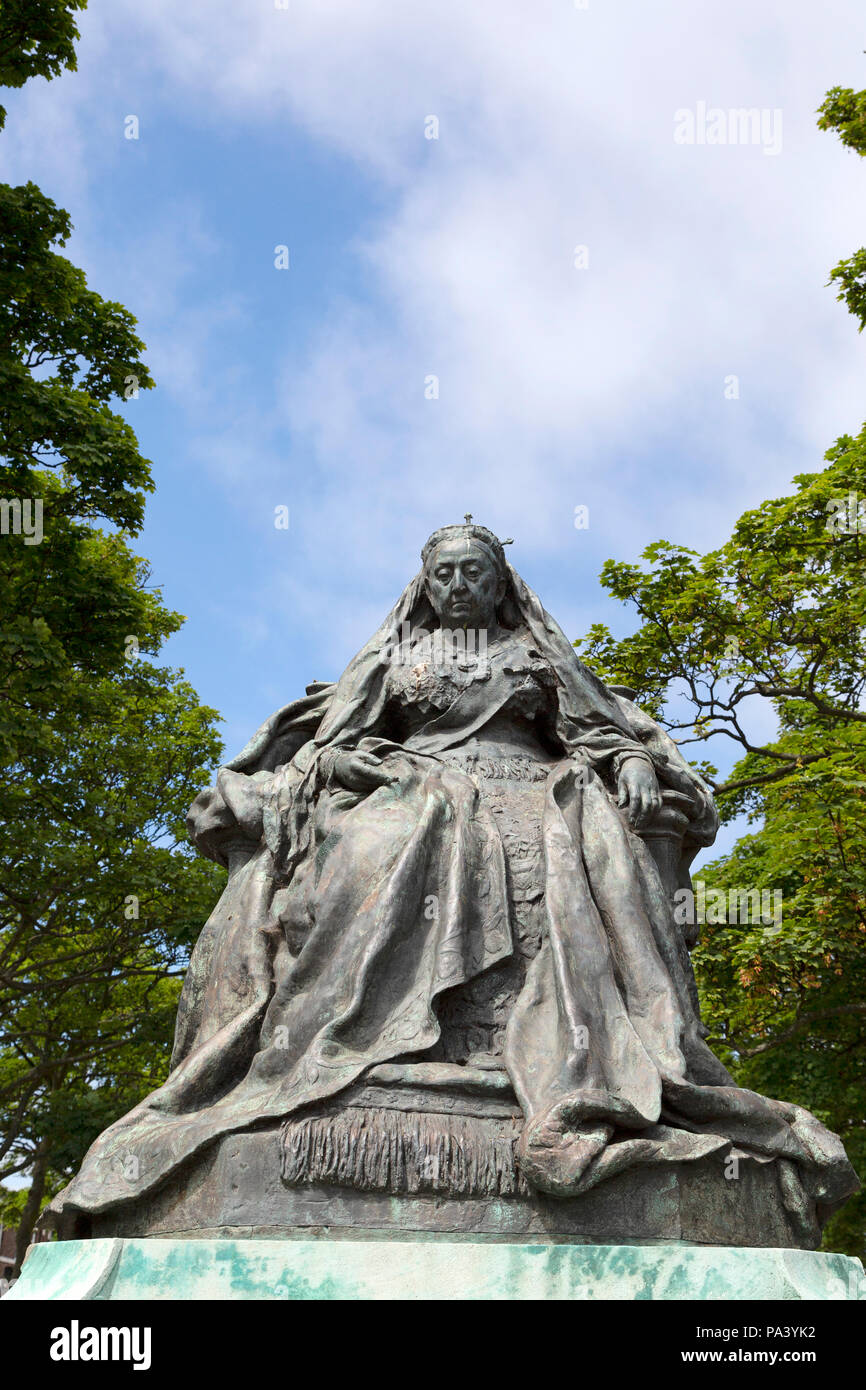 La regina Victoria statua di Tynemouth in Inghilterra. La regina Victoria regnò dal 1837 al 1901. Foto Stock