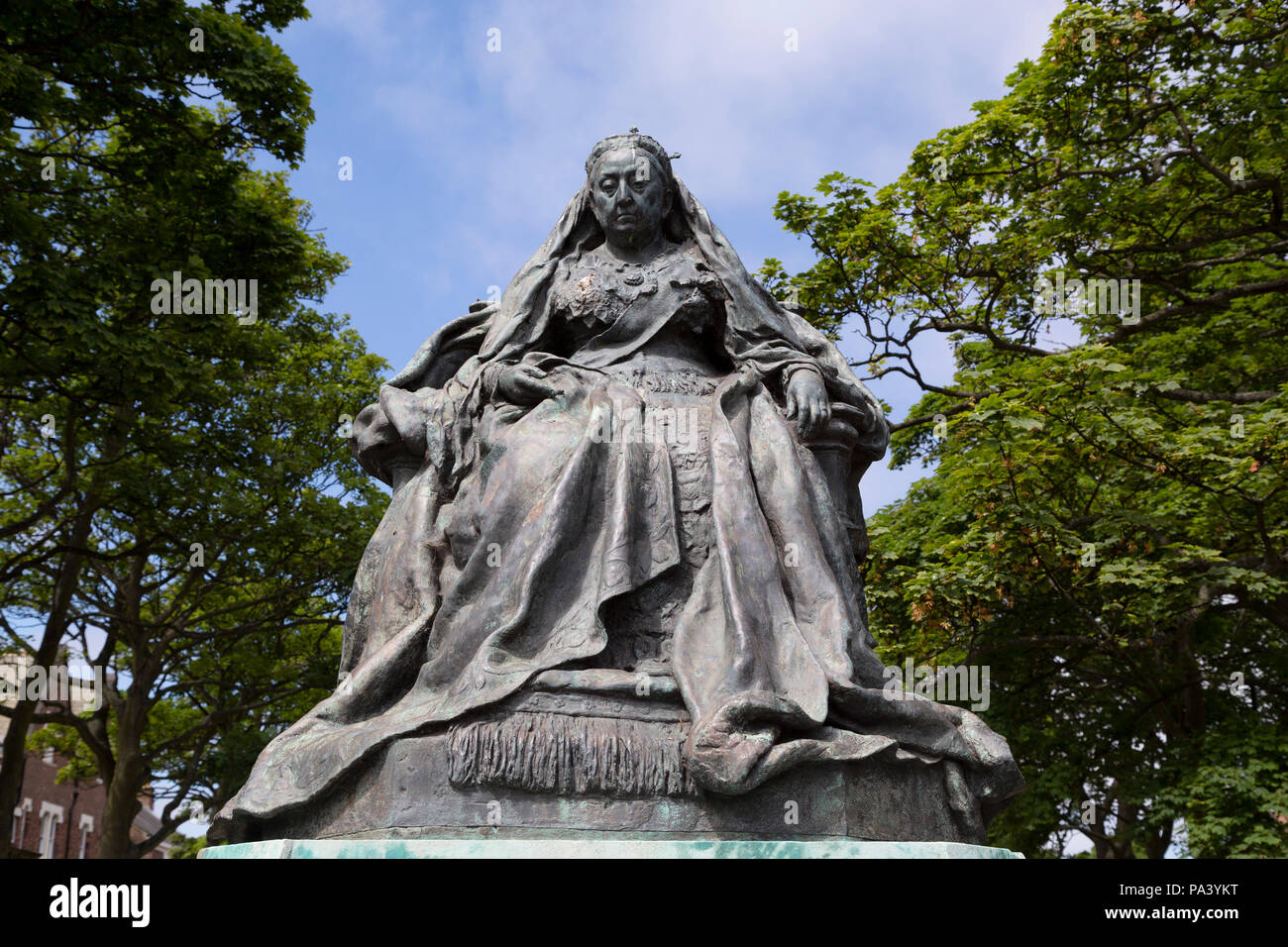 La regina Victoria statua di Tynemouth in Inghilterra. La regina Victoria regnò dal 1837 al 1901. Foto Stock