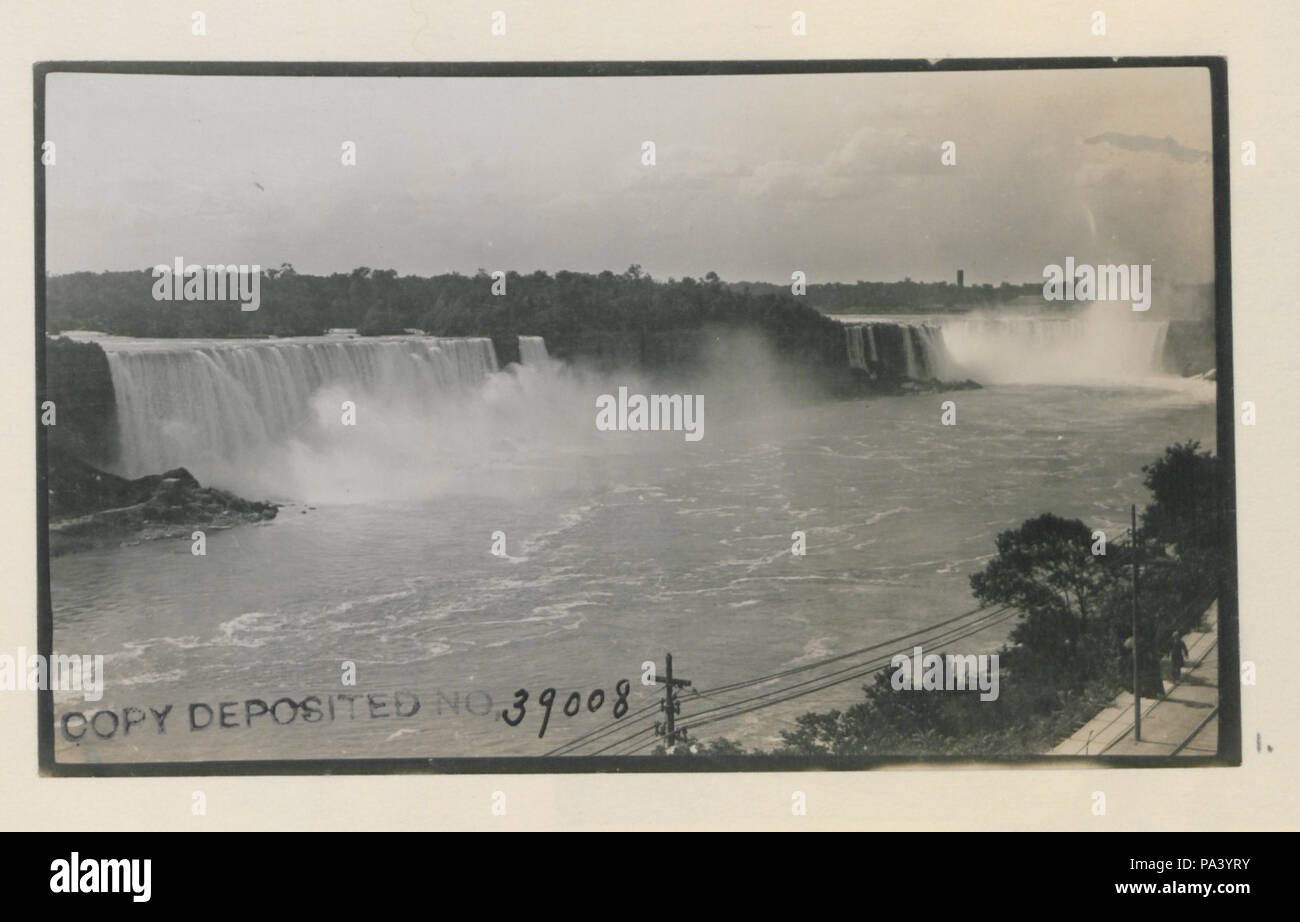 699 Vista generale delle Cascate del Niagara dal lato canadese (HS85-10-39008) originale Foto Stock