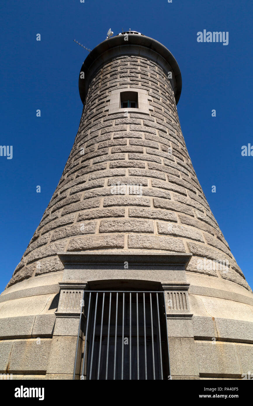 Faro di Tynemouth a Tynemouth in Inghilterra. Il faro si erge sul molo nord che è stata progettata da Giovanni Wolfe-Barry e ricostruito nel 1909. Foto Stock