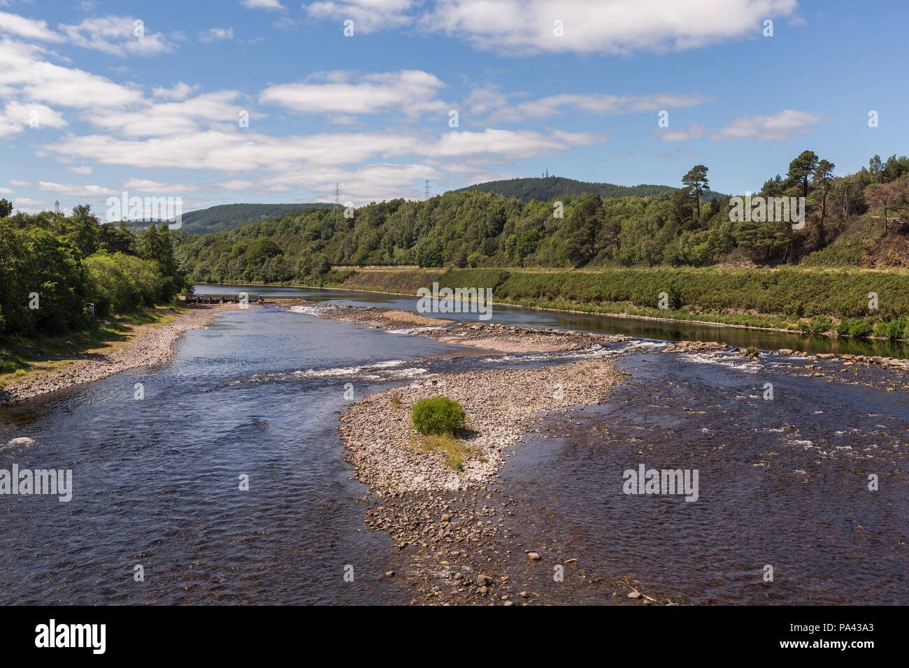 Il fiume Ness nella città di Inverness, Scotland, Regno Unito Foto Stock
