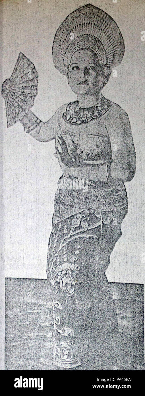 213 al Ratna Asmara Pertjatoeran Doenia dan Film Aug 1941 p29 Foto Stock