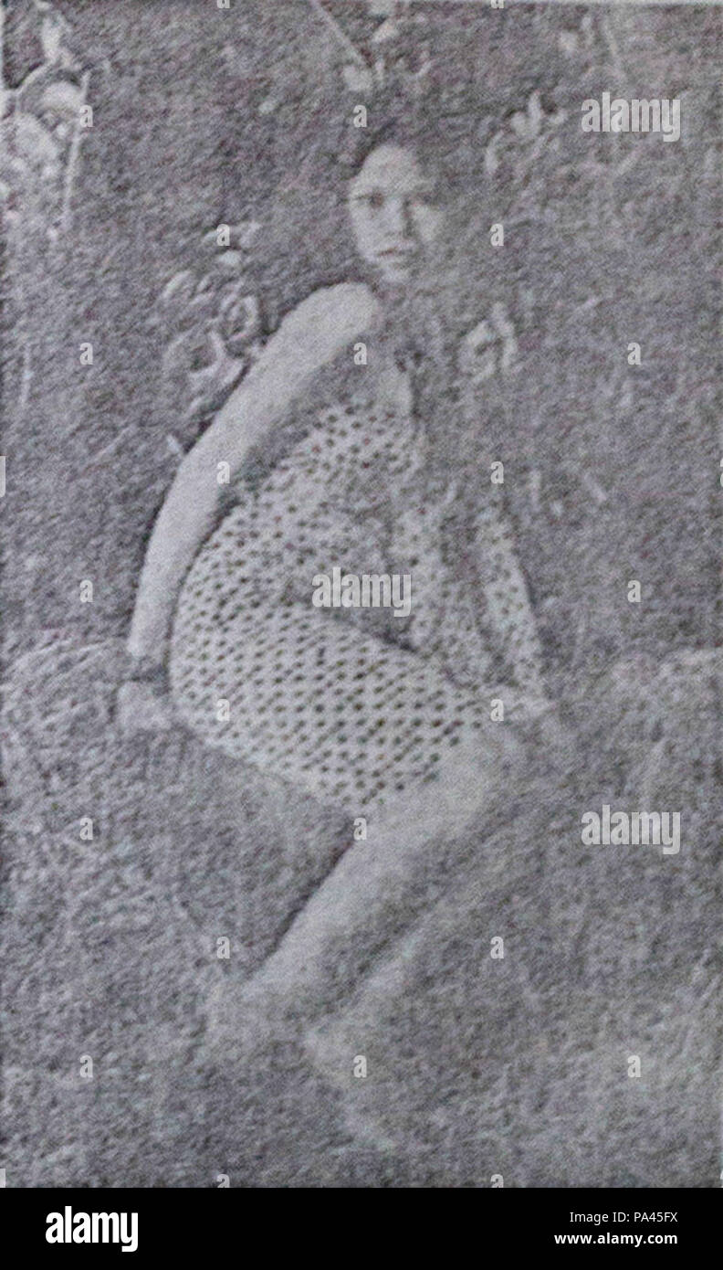 14 Aisah Pertjatoeran Doenia dan film Oct 1941 p28 Foto Stock