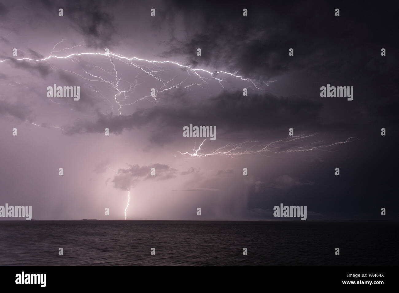 I fulmini di tempesta in mare, il Kimberley, Australia Foto Stock