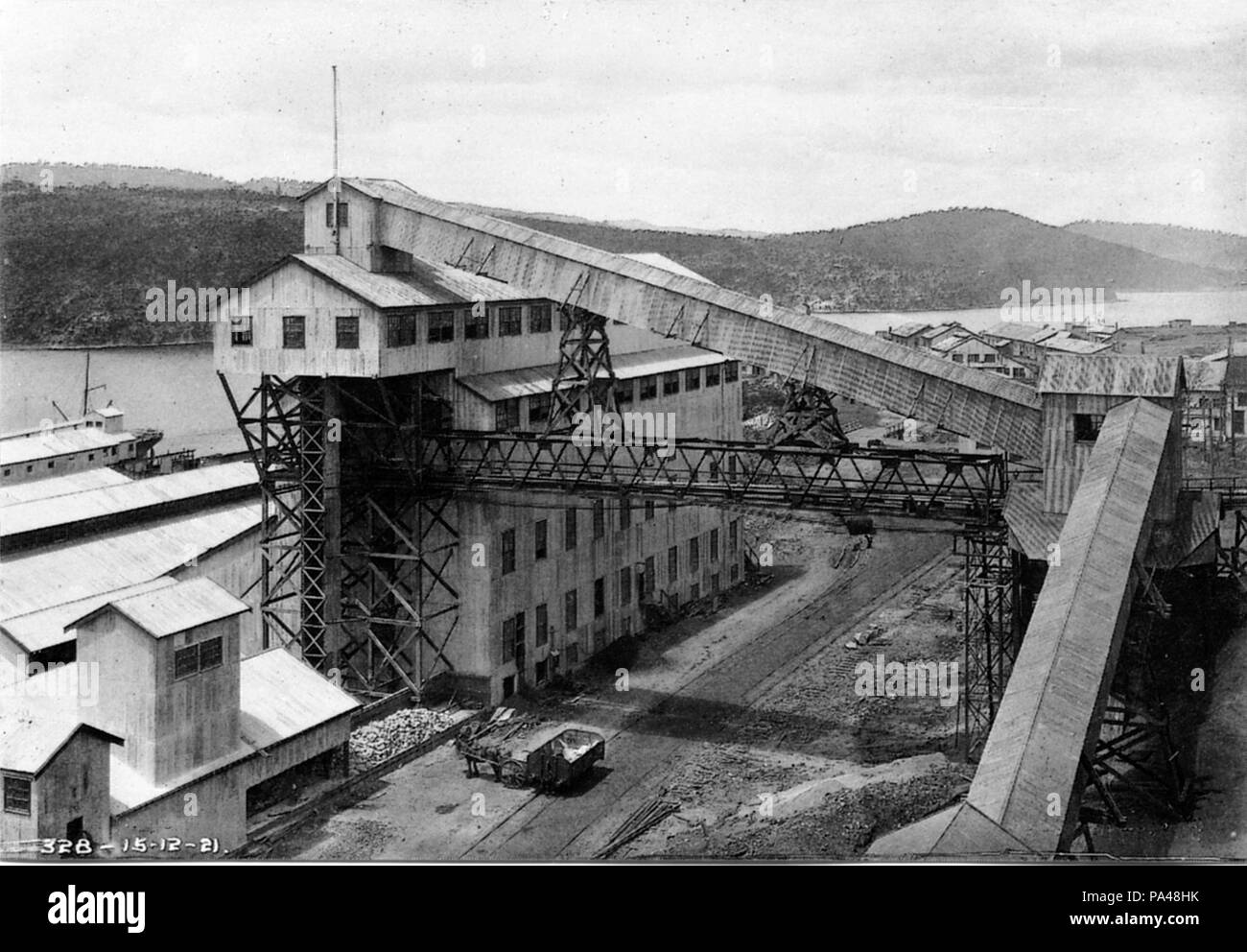 613 di zinco elettrolitico azienda lavora a Risdon sul fiume Derwent, dicembre 1921 (11661266494) Foto Stock