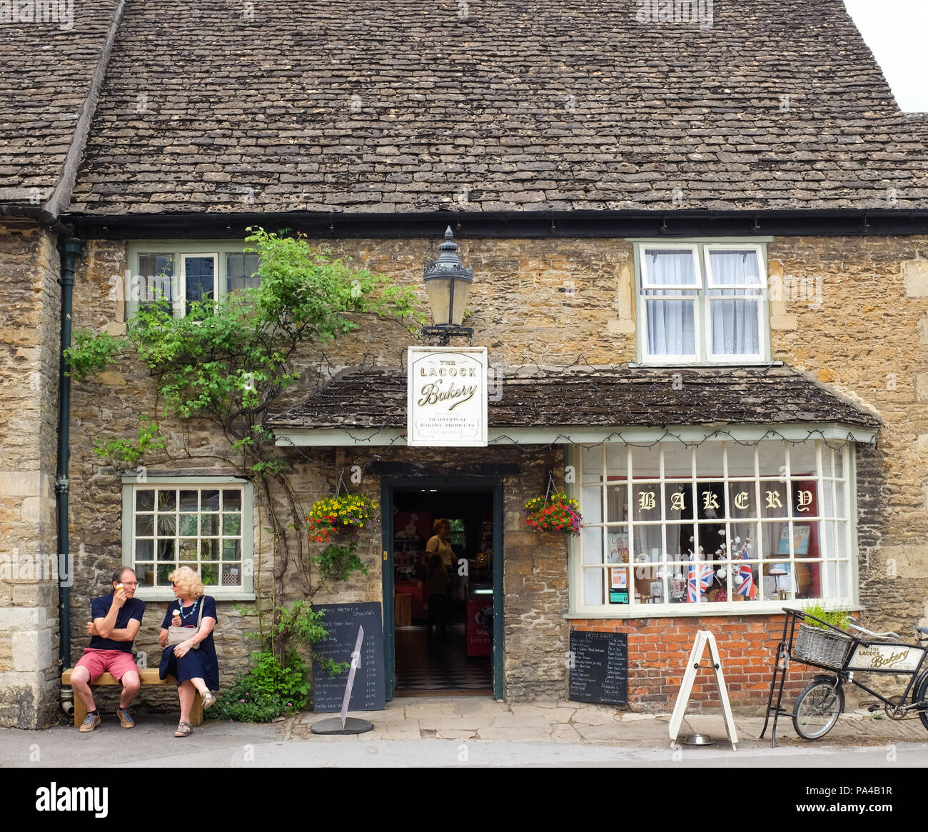 La panetteria nel villaggio di Lacock nel Wiltshire, Inghilterra. Foto Stock