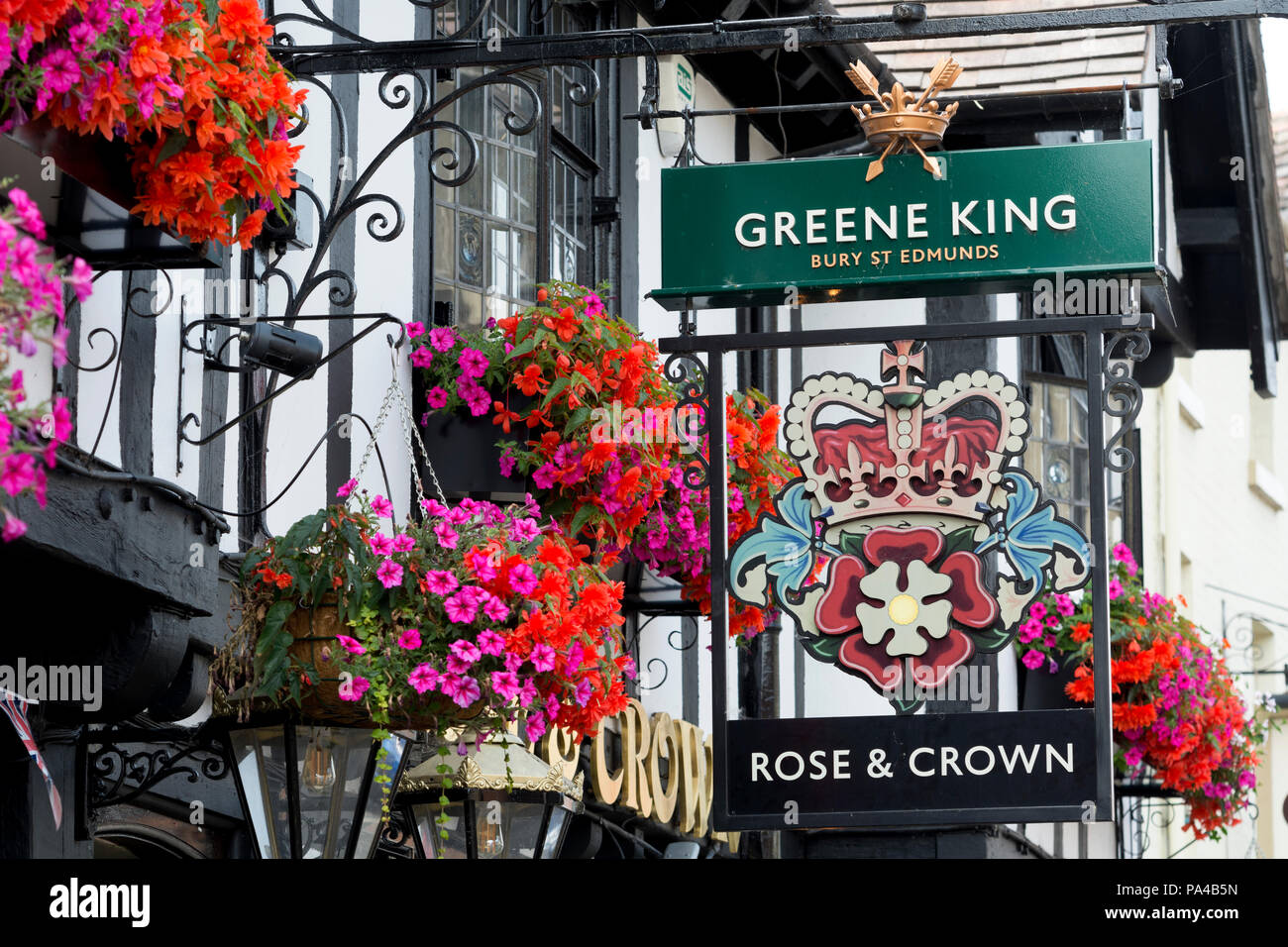 Rose and Crown pub segno, Sheep Street, Stratford-upon-Avon, Warwickshire, Regno Unito Foto Stock