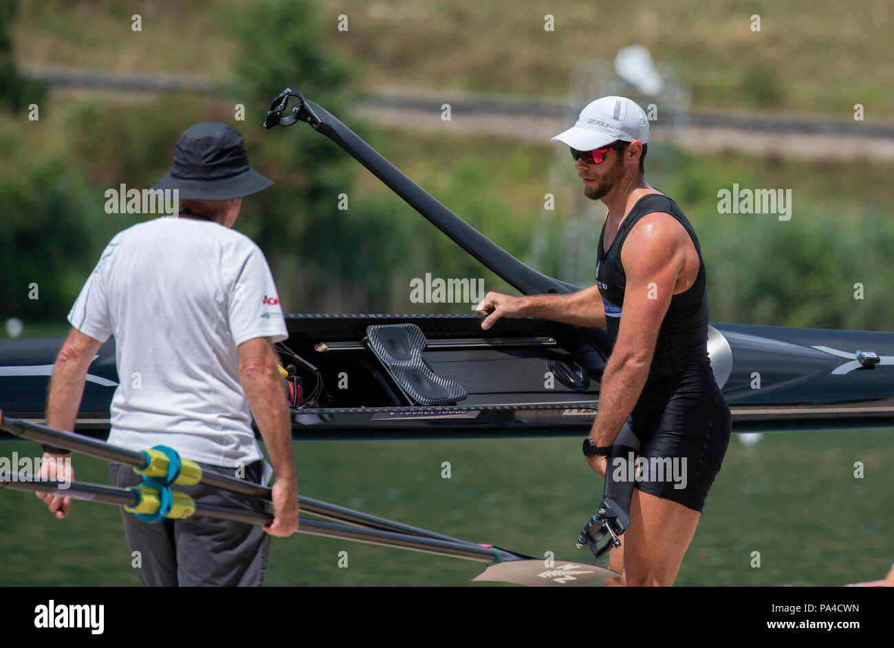 Lucerna, Svizzera, 14 luglio 2018, Sabato 'NZL M1X, "Robbie MANSON', con 'Coach, Noel DONALDSON', gite in barca per il "A/B Semi Finali', FISA World Cup III Lago Rotsee, © Peter SPURRIER, Foto Stock