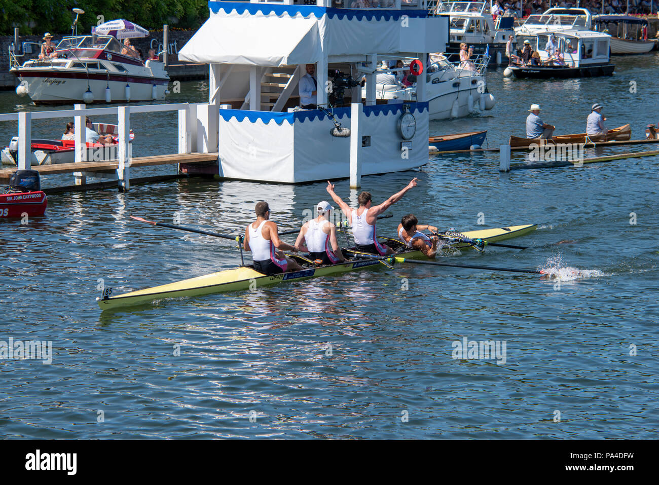 Henley on Thames, Regno Unito, 8 luglio 2018, Domenica, finale, "i visitatori " Challenge Cup", "Leander Club' celebrare la vittoria, "quinto giorno' di t Foto Stock